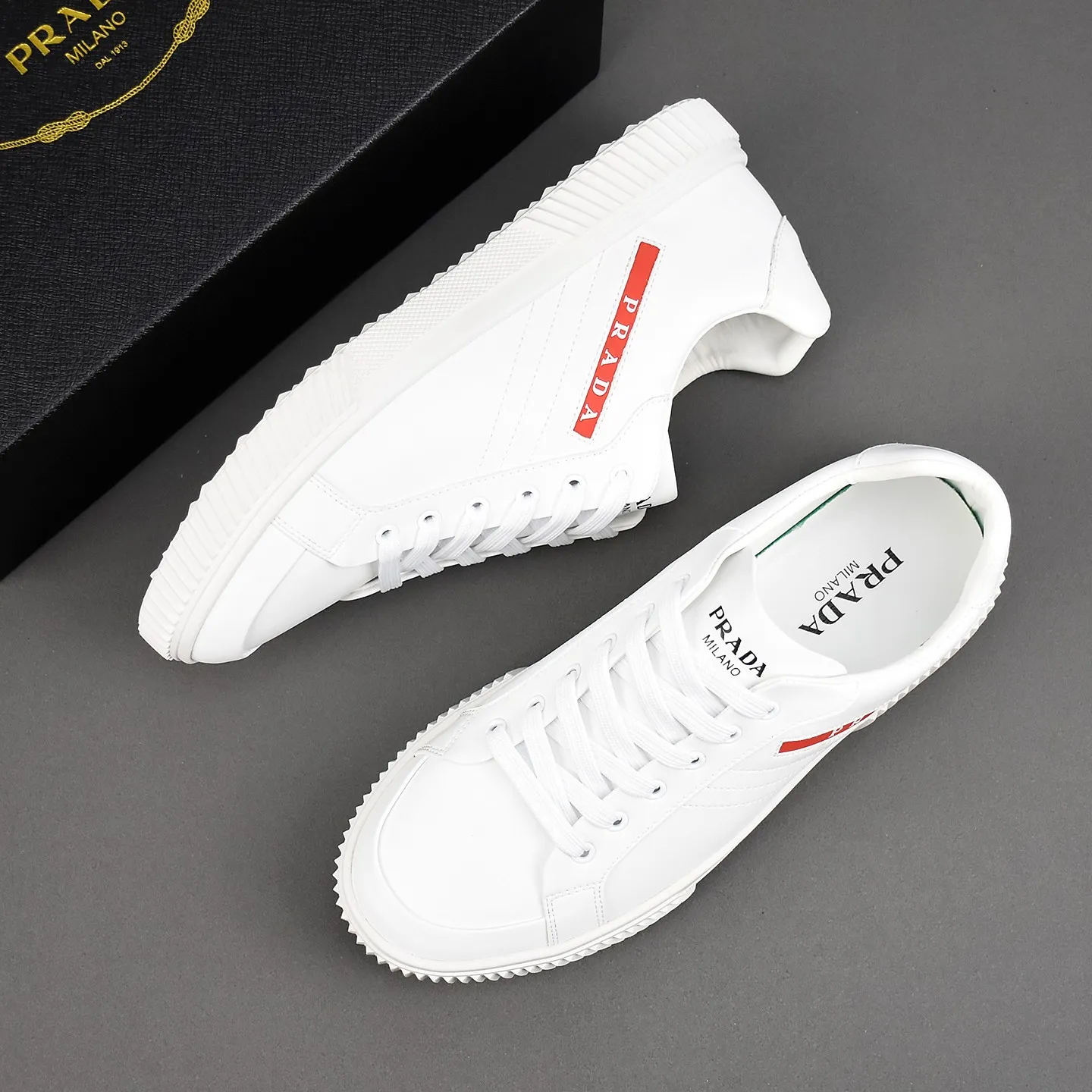 PP420👟👟👟Prada set off the audience! Prada, an international brand that is constantly innovating, this men's casual shoe, the original version, made of cowhide leather at a ratio of one to one at the store, with leather feet and rubber non-slip outsole, breathable and comfortable, quality speaks for itself👄38-44